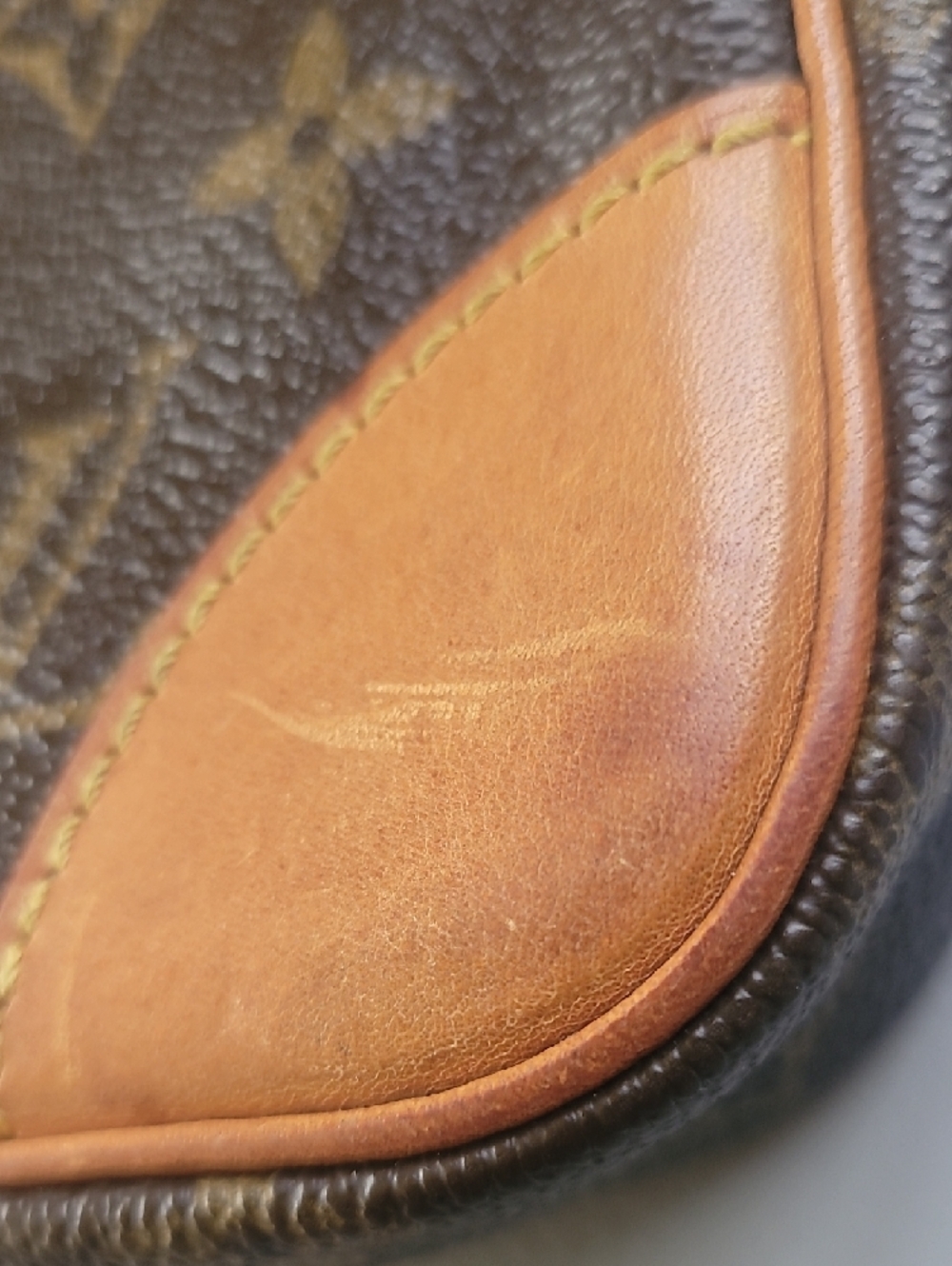 Louis Vuitton Marly Dragonne Monogram Clutch GM - Picture 11 of 16